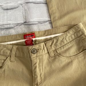 Dickies khakis low rise pants size 7